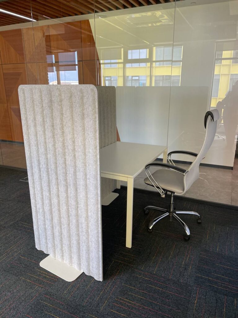 Уровень шума Как обустроить рабочее место в офисе: требования закона, советы по организации, ответственность и штрафы